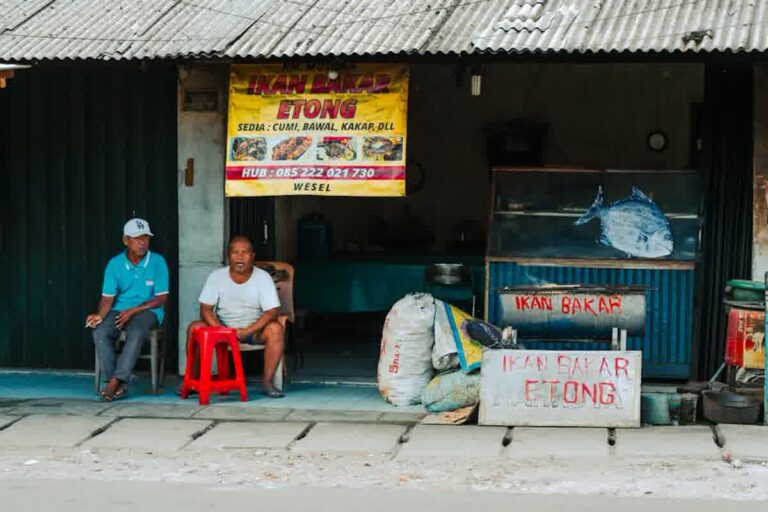 Pakan Alami Ikan Patin: Jenis, Kandungan Gizi, dan Cara Memanfaatkannya
